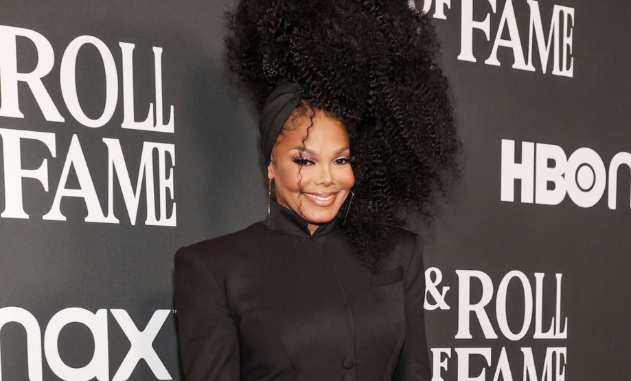 Janet Jackson recreates her album “Control” hairstyle
